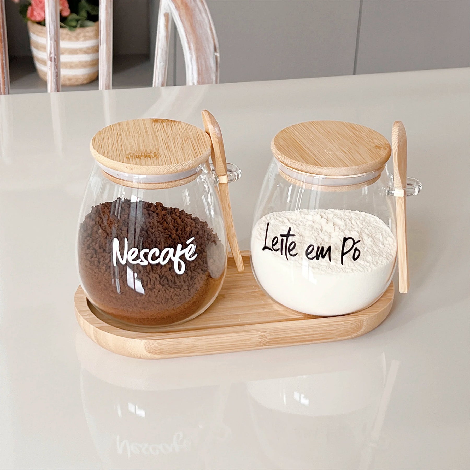 KIT 2 POTES 750ML COM TAMPA COLHER E BANDEJA DE BAMBU STYLE